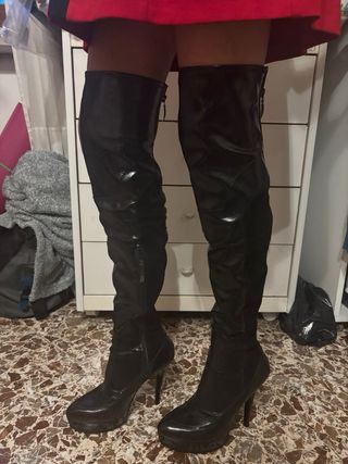 Stivali alti neri Guess