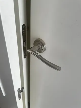 4 Puertas blancas interiores macizas