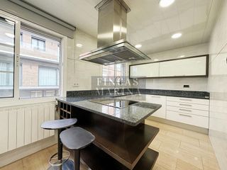 Casa adosada en alquiler en Passeig Maragall - Zona Estació en Gavà