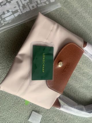 Bolso de mano beige y marrón