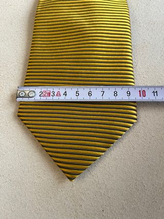 Corbata rayas doradas y negras