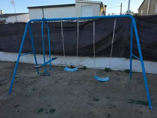 Columpio azul para jardín