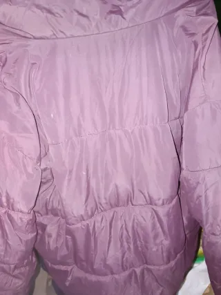 Cazadora acolchada burdeos mujer