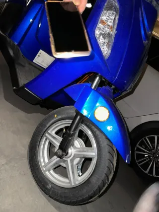 Scooter Eléctrico Azul a estrenar