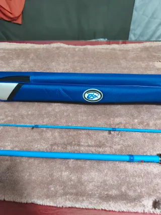 Canne da pesca e esche. Set di canne.