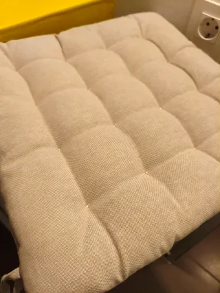 Cojín de tela para terraza beige