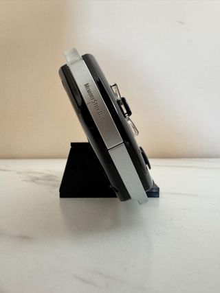 PSP 2004 nera + caricatore + Memory Stick 1GB