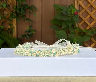 Corona de flores preservadas