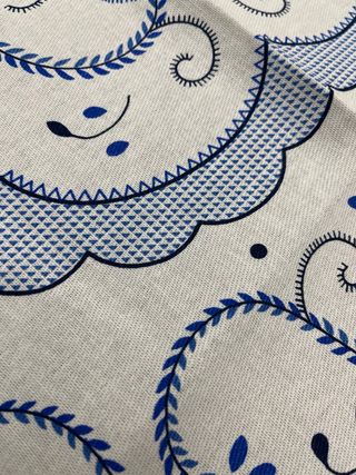 Mantel antiguo 110x110 cm diseño floral azul