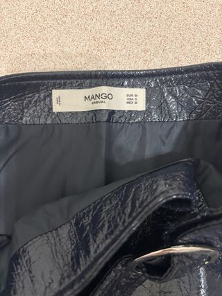 Falda efecto piel azul marino