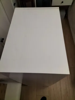 Armario de pared negro y blanco