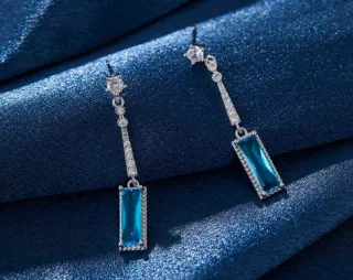 Pendientes elegantes rectangulares con piedras