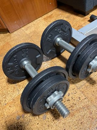 Banco de pesas y accesorios gimnasio negociable