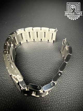 Armis Brazalete macizo Vostok de 22mm nuevo