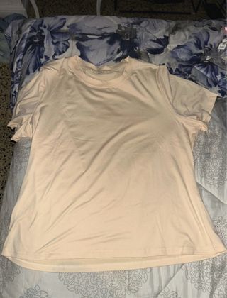 Camiseta manga corta ajustada beige y marrón
