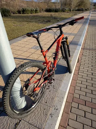 Bicicleta Montaña Roja Giant Anthem