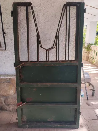 2:Puertas de cuadra de hierro