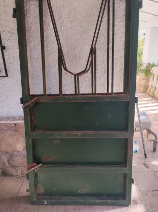 2:Puertas de cuadra de hierro