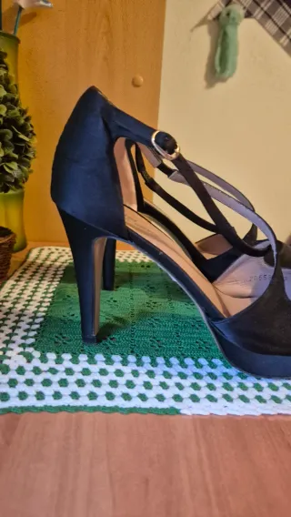 Salones Gloria Ortiz Negros Talla 39