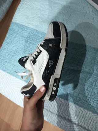 Zapatillas Louis Vuitton Negras y Blancas
