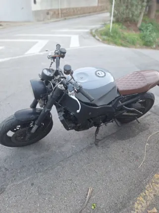 Yamaha YZF 750 cafe racer