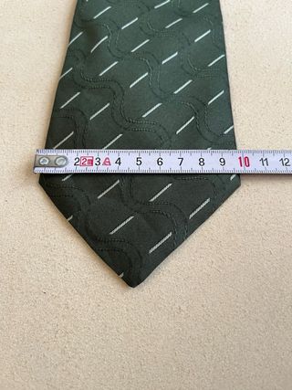 Corbata verde con diseño