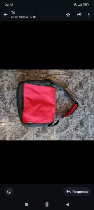 Carrito de bebé rojo