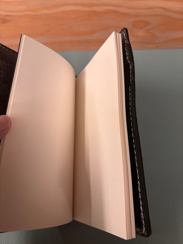 Cuaderno tipo Travelers Notebook Midori. Prima