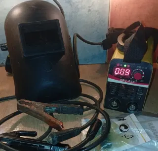 Máquina de soldar ARC-225 + Careta