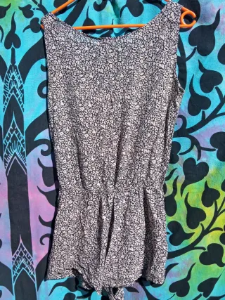 3 ABITI E 1 TUTUPANTO CON SHORT: 1X2,5€