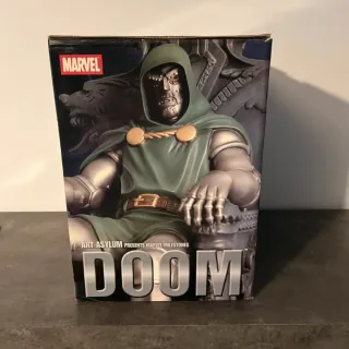 Figura Dr. Doom Art Asylum Marvel Milestones