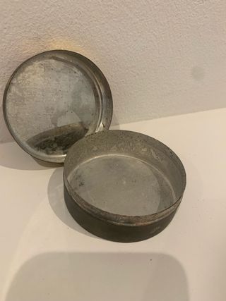 Scatola di latta Carbolic Tooth Powder vintage