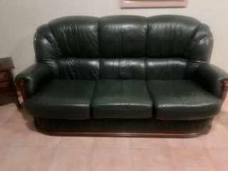 Sofá y sillones de cuero verde