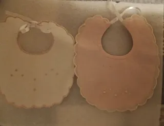 2 Baberos para recién nacido