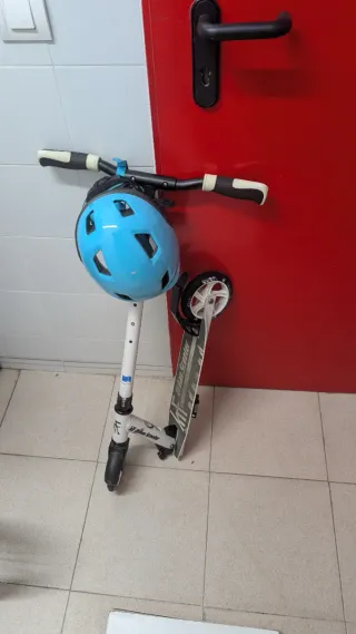 Patinete y Casco Infantil Azul