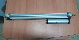 Pistón Neumático con Regulador