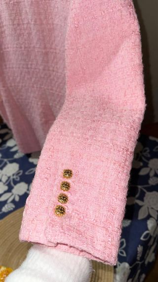 Blazer rosa estilo Chanel