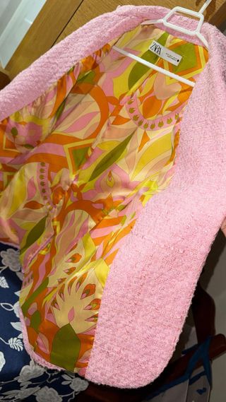 Blazer rosa estilo Chanel