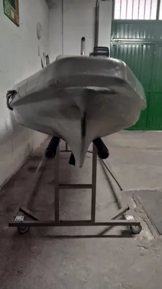 Kayak Feel Free con pedales, timón y ruedas.