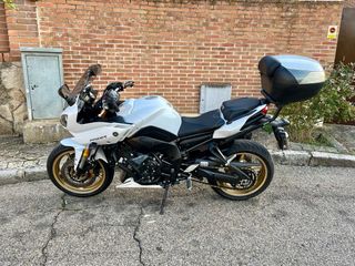 Yamaha FZ8 semicarenada