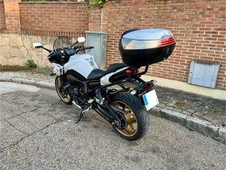 Yamaha FZ8 semicarenada