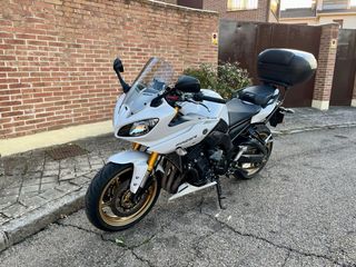 Yamaha FZ8 semicarenada