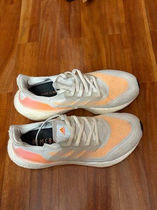 Adidas Ultraboost 22 Naranja y Blanco