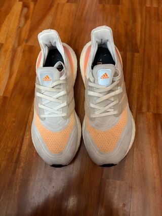 Adidas Ultraboost 22 Naranja y Blanco