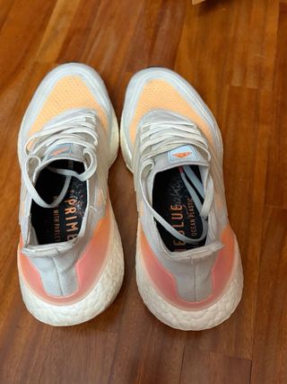 Adidas Ultraboost 22 Naranja y Blanco