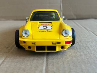 Scalextric Porsche Carrera RS Amarillo