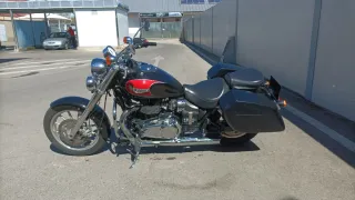Triumph America Negra y Roja