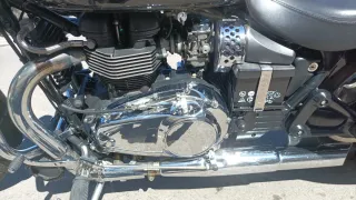 Triumph America Negra y Roja
