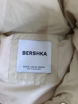 Abrigo beige con capucha