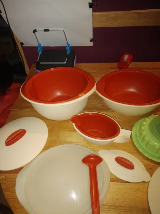 Juego Soperas Tupperware Blancas y Rojas